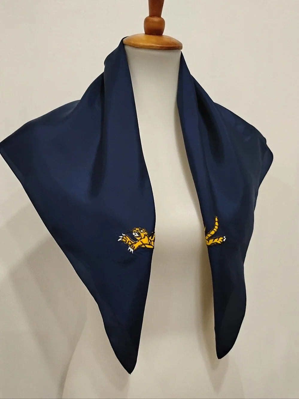 VINTAGE EMBROIDERED FLYING TIGER SCARF